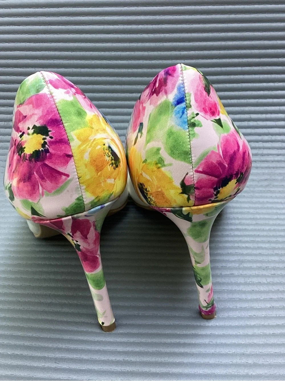 Christian Siriano White Floral Patent Pointed-Toe Pumps
